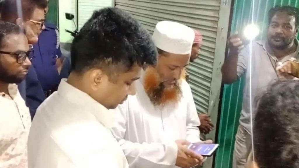 ফরিদপুরে ইমাম ও মুয়াজ্জিনদের জন্য বরাদ্দের সরকারি চাল উদ্ধার