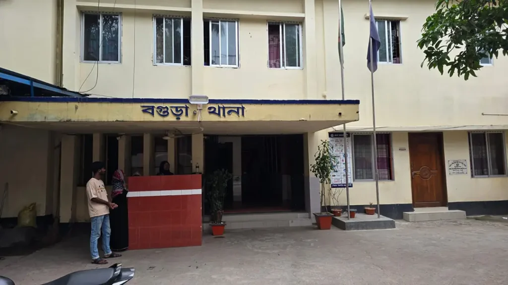 বগুড়ায় তরুণীকে সংঘবদ্ধ ধর্ষণ: তিন বন্ধু গ্রেপ্তার, পলাতক ২
