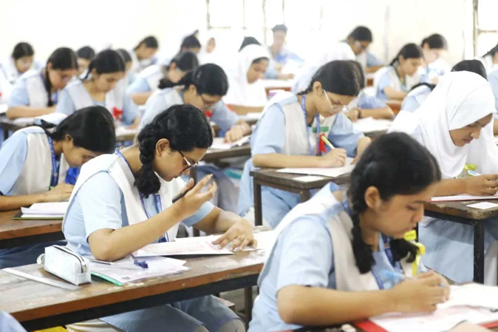 এইচএসসি ও আলিম পরীক্ষার চূড়ান্ত কেন্দ্র তালিকা ও আসন বিন্যাস প্রকাশ