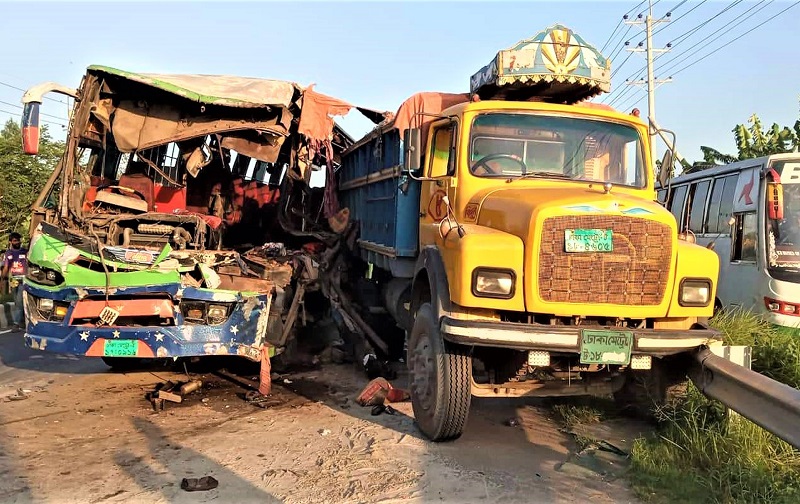 সড়কে ঝরলো ২৯ প্রাণ