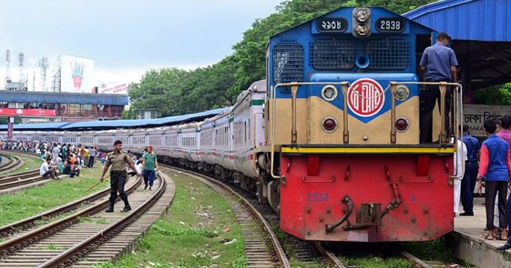 ৪ ঘণ্টা পর ঢাকা থেকে সারাদেশে ট্রেন চলাচল স্বাভাবিক