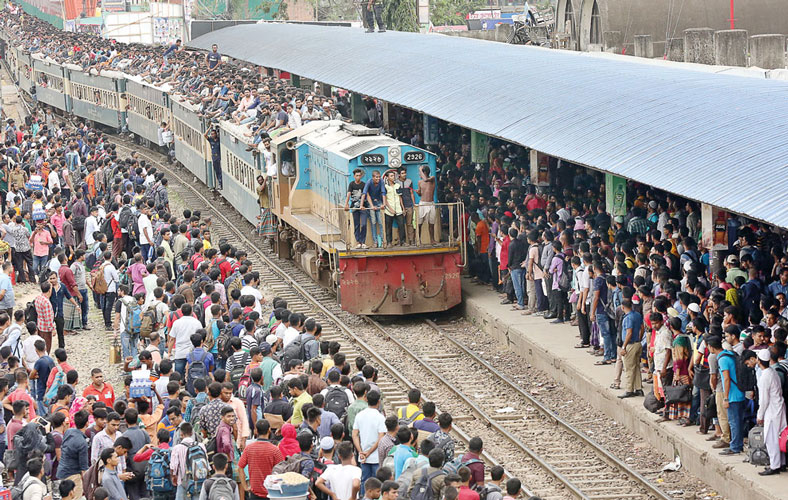 দেরিতে ছাড়ল ৭ ট্রেন, নানা কারণ দেখাল কর্তৃপক্ষ