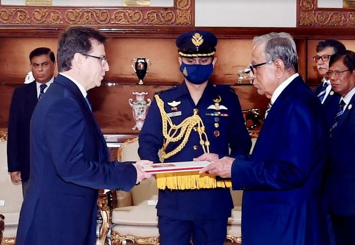 Ambassadors of Turkey, Philippines present credentials to President