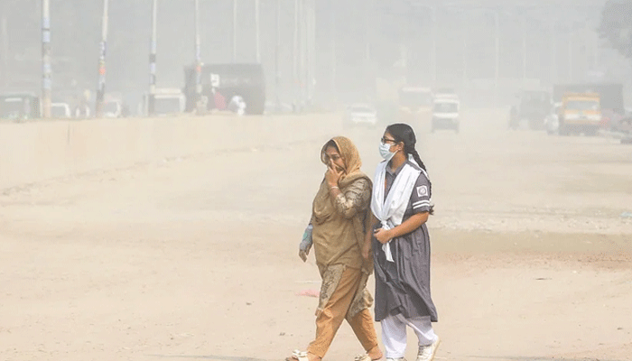 দূষিত শহরের তালিকায় আজ শীর্ষে ঢাকা