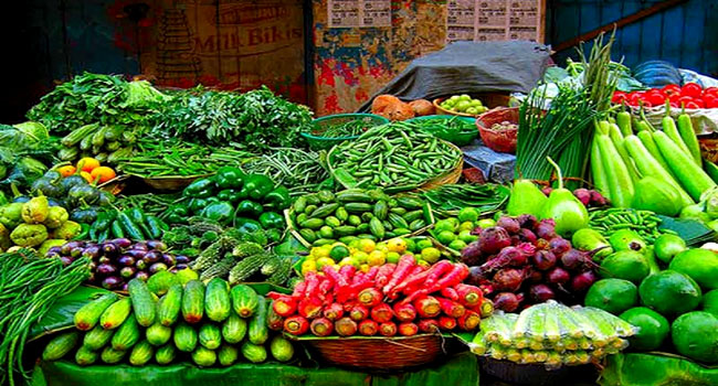 সবজির চড়া দামে অস্বস্তি।