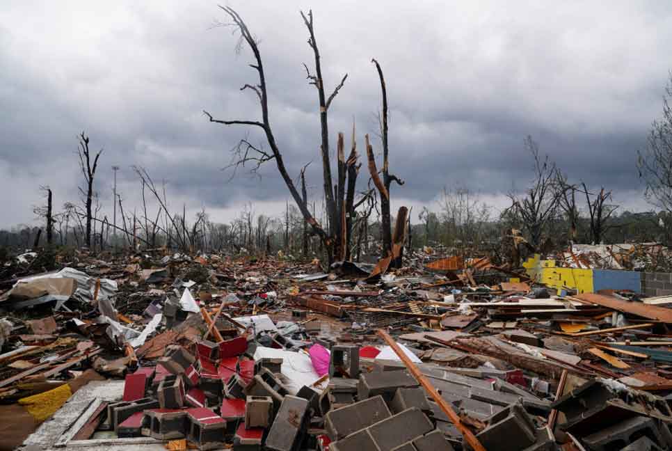 যুক্তরাষ্ট্রে শক্তিশালী টর্নেডোর আঘাত, ব্যাপক ক্ষয়ক্ষতিনিয়েছেন।