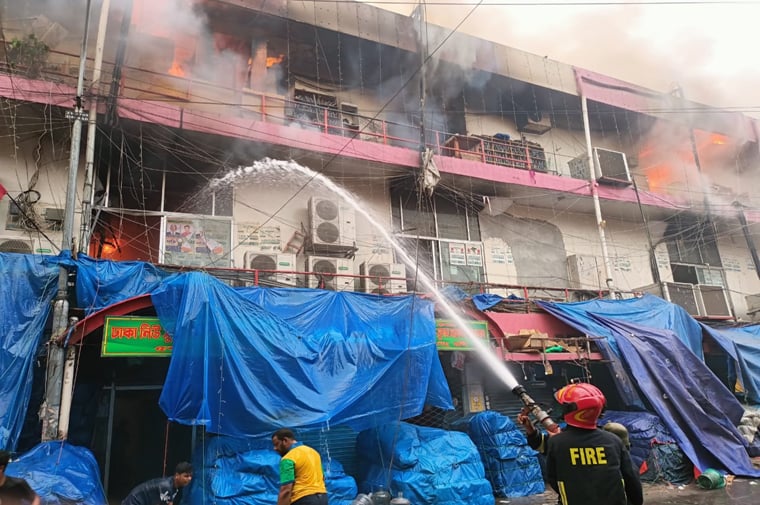 নিউ সুপার মার্কেটের আগুন নিয়ন্ত্রণে