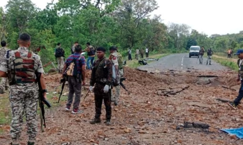 ভারতে মাওবাদী হামলা, ১০ পুলিশসহ ১১ জনের মৃত্যু