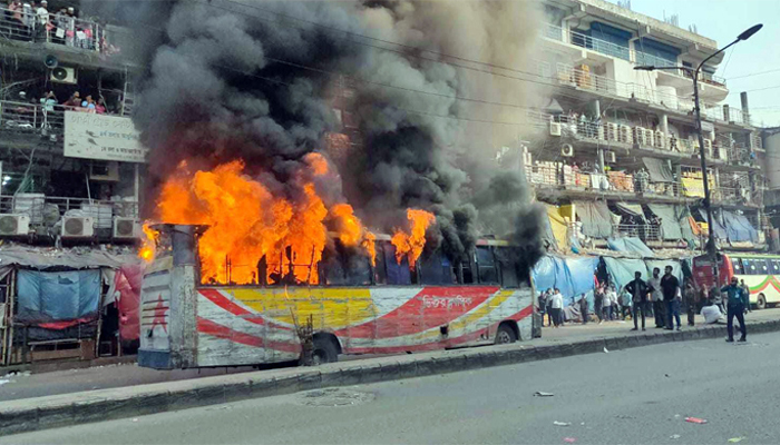 গুলিস্তানে ভিক্টর পরিবহনে আগুন