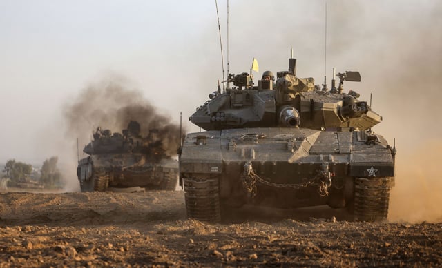 Israeli troops battle Hamas militants in southern Gaza