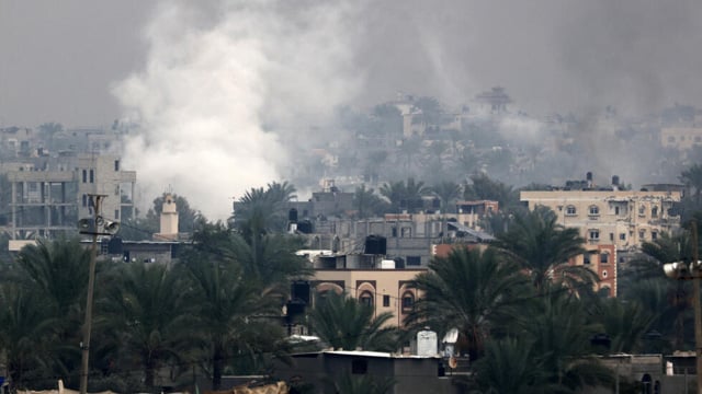 Israeli forces encircle main southern Gaza city