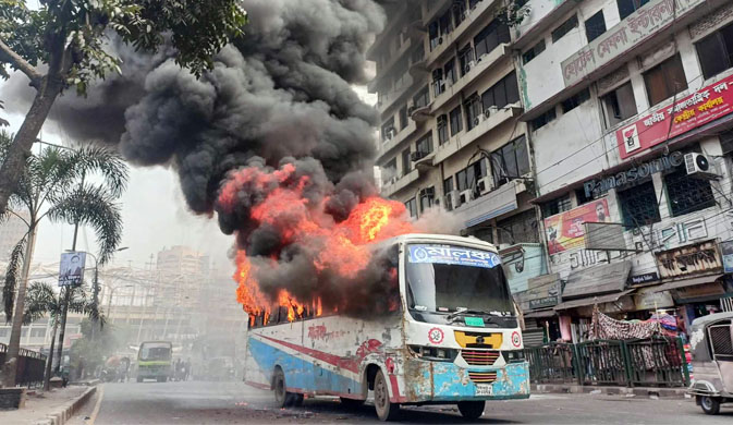 গুলিস্তানে যাত্রীবাহী বাসে আগুন