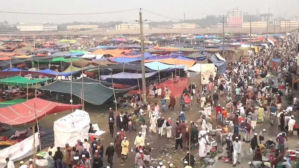 ইজতেমায় দলে দলে আসছেন মুসল্লিরা