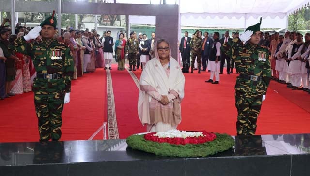 PM pays homage to Bangabandhu on his Homecoming Day