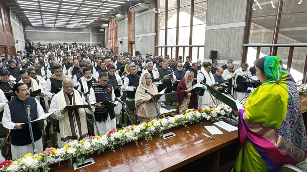 শপথ নিলেন আওয়ামী লীগের নবনির্বাচিত সংসদ সদস্যরা