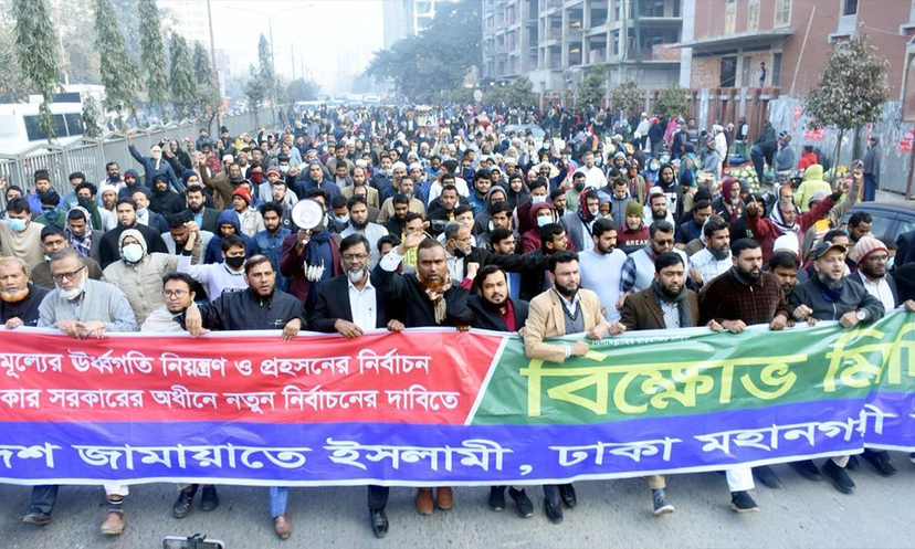 মিরপুরে জামায়াতের বিক্ষোভে পুলিশের হামলা, পথচারীসহ আটক ৫