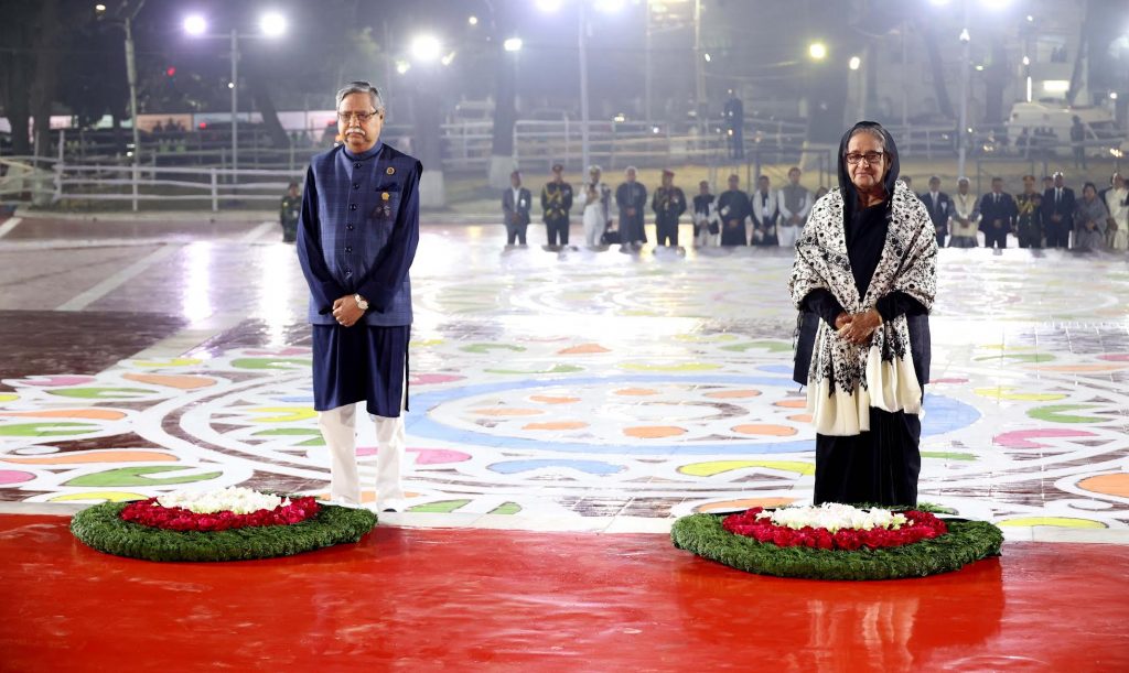 ভাষা শহীদদের প্রতি রাষ্ট্রপতি ও প্রধানমন্ত্রীর শ্রদ্ধা