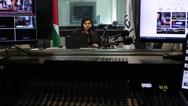 ‘Dad, come back’: Palestinians radio loved ones in Israeli jails