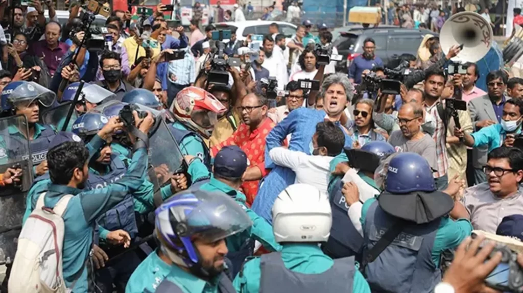 গণতন্ত্র মঞ্চের মিছিলে পুলিশের লাঠিচার্জ, জোনায়েদ সাকি আহত