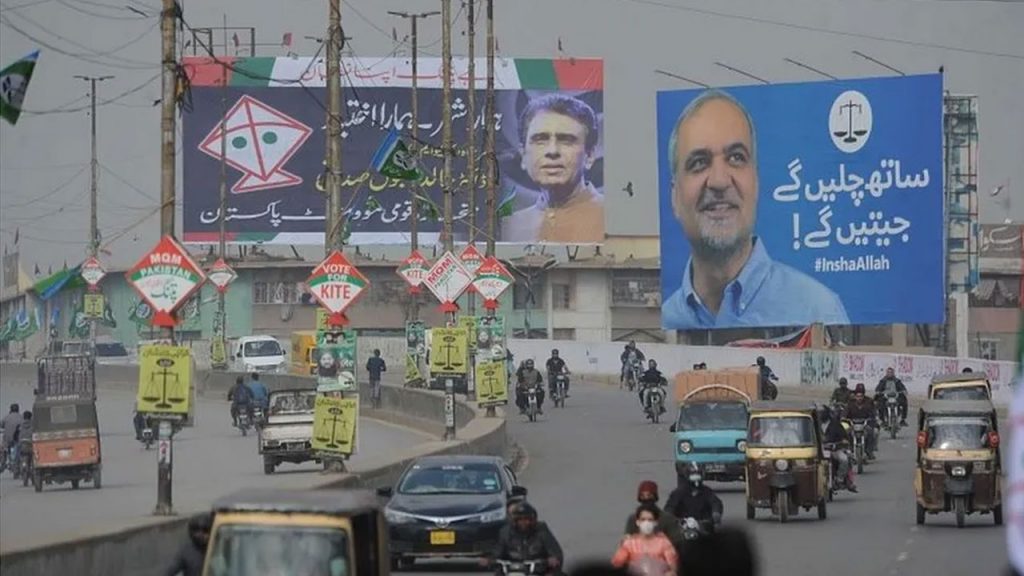 পাকিস্তানে ভোটগ্রহণ শুরু, সারাদেশে বন্ধ মোবাইল পরিষেবা