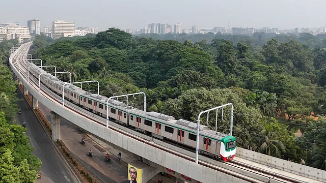 সকালে মেট্রোরেল চলাচলে বিঘ্ন, ‘সিগন্যাল সিস্টেমে’ ত্রুটি বলছেন কর্মকর্তারা