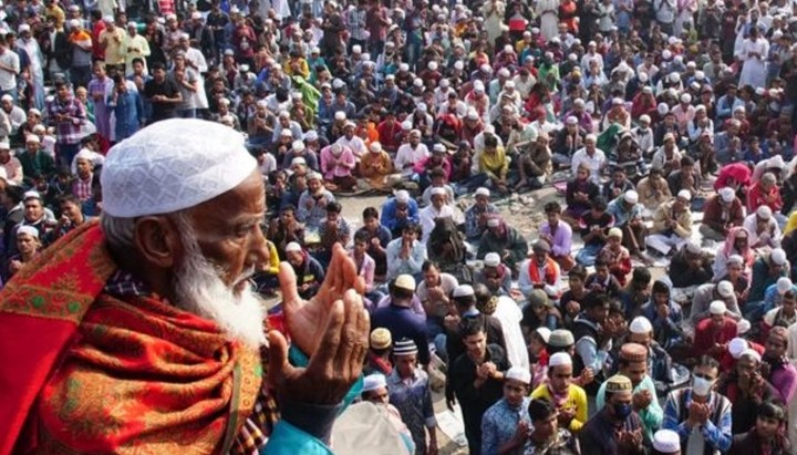 আ‌খেরি মোনাজাতের মধ্য দিয়ে শেষ হলো প্রথম পর্বের ইজতেমা