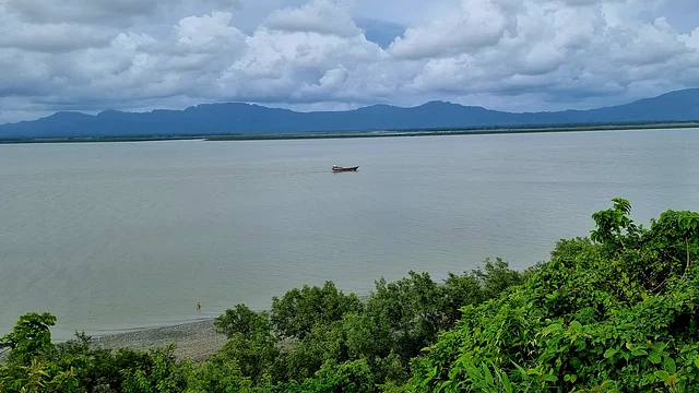 উখিয়া ও টেকনাফ সীমান্তে রাতভর মর্টার শেল ও গুলির শব্দ, আতঙ্কে মানুষ