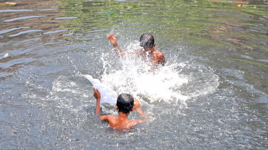 টানা তাপদাহে পুড়ছে দেশ, ভাঙল ৭৬ বছরের রেকর্ড