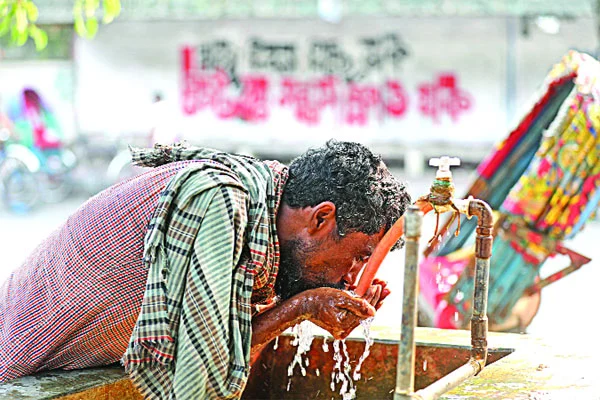 তাপমাত্রার রেকর্ড ৪৩.৩ ডিগ্রি দাবদাহ চলছেই, আরও সাত মৃত্যু, শিক্ষার্থী অসুস্থ