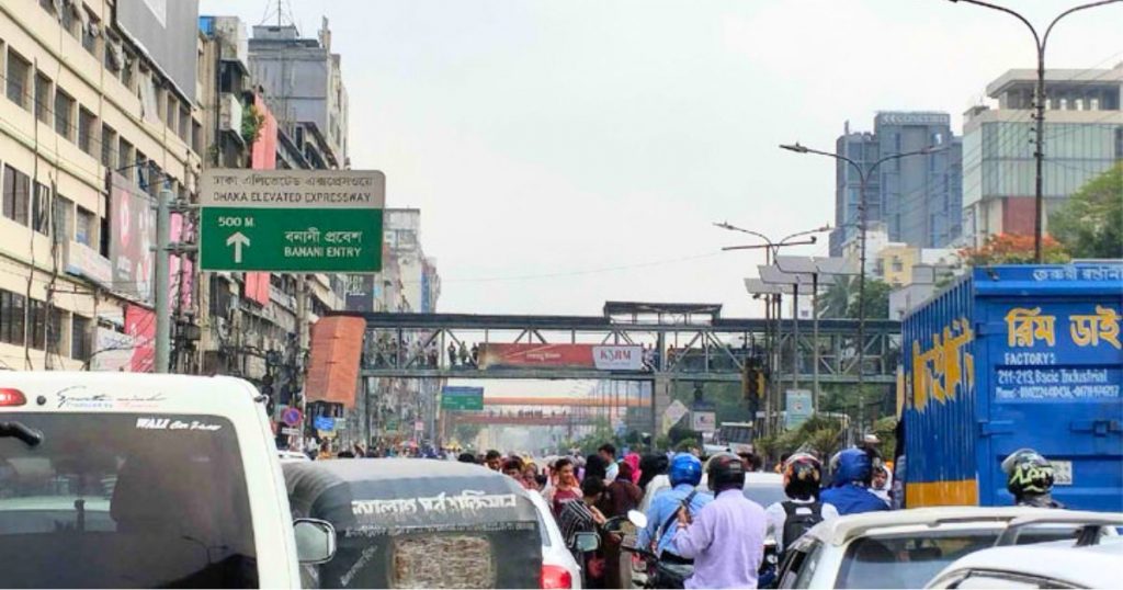 ২ ঘণ্টা পর বনানীর সড়ক ছাড়লেন শ্রমিকরা, যান চলাচল স্বাভাবিক