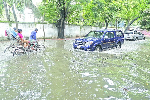 কিছুতেই কেন কমে না জলাবদ্ধতা এক যুগে খরচ ৩৫০০ কোটি টাকা রাজনৈতিক সদিচ্ছার তাগিদ নগর বিশেষজ্ঞদের