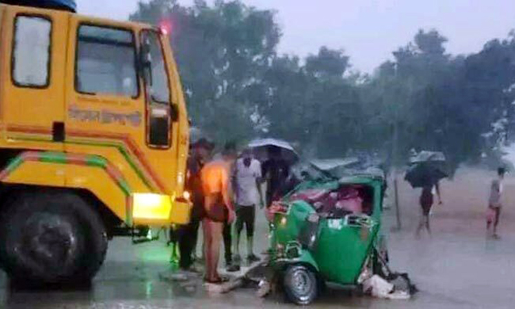 বগুড়ার শেরপুর ট্রাক-অটোরিকশা সংঘর্ষে একই পরিবারের তিনজনসহ নিহত ৪