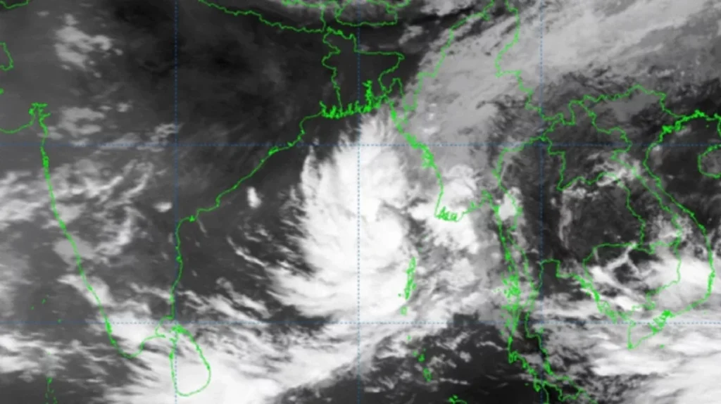 ঘূর্ণিঝড় নিয়ে বিশেষ বিজ্ঞপ্তি আবহাওয়া অফিসের