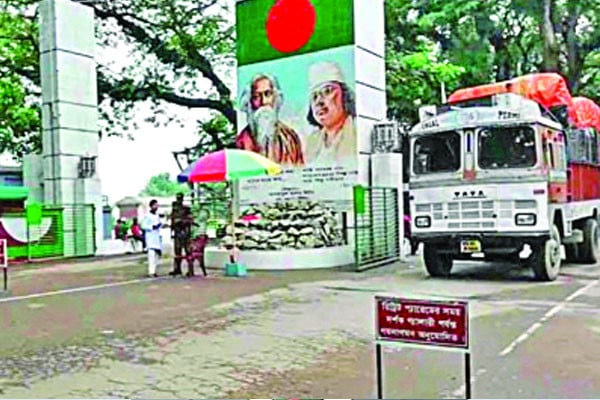 বাধাগ্রস্ত আমদানি-রপ্তানি ধীরে ধীরে স্বাভাবিক হচ্ছে স্থলবন্দরগুলো