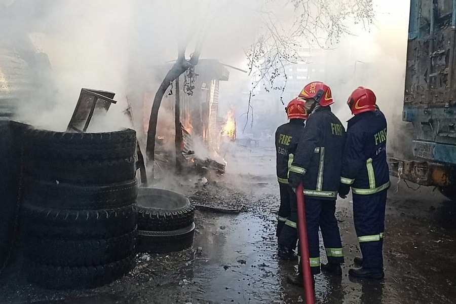 Fire breaks out at Tejgaon truck stand