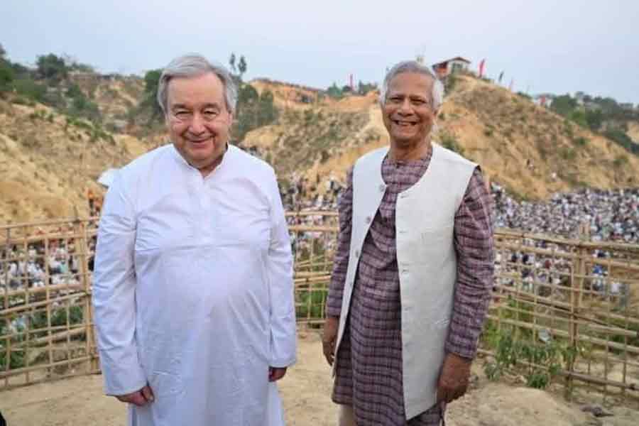 Chief adviser, UN chief take iftar with 100,000 Rohingya refugees