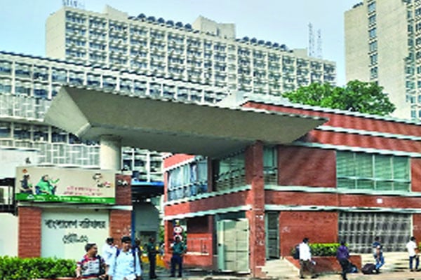 নানান দুশ্চিন্তা উদ্বেগ প্রশাসনে যাকে তাকে দোসর ট্যাগে বিরক্ত অনেকে