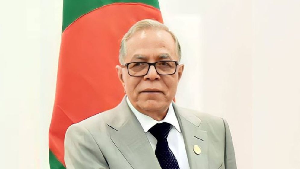 ছেলে-শ্যালকসহ দেশ ছাড়লেন সাবেক রাষ্ট্রপতি আবদুল হামিদ