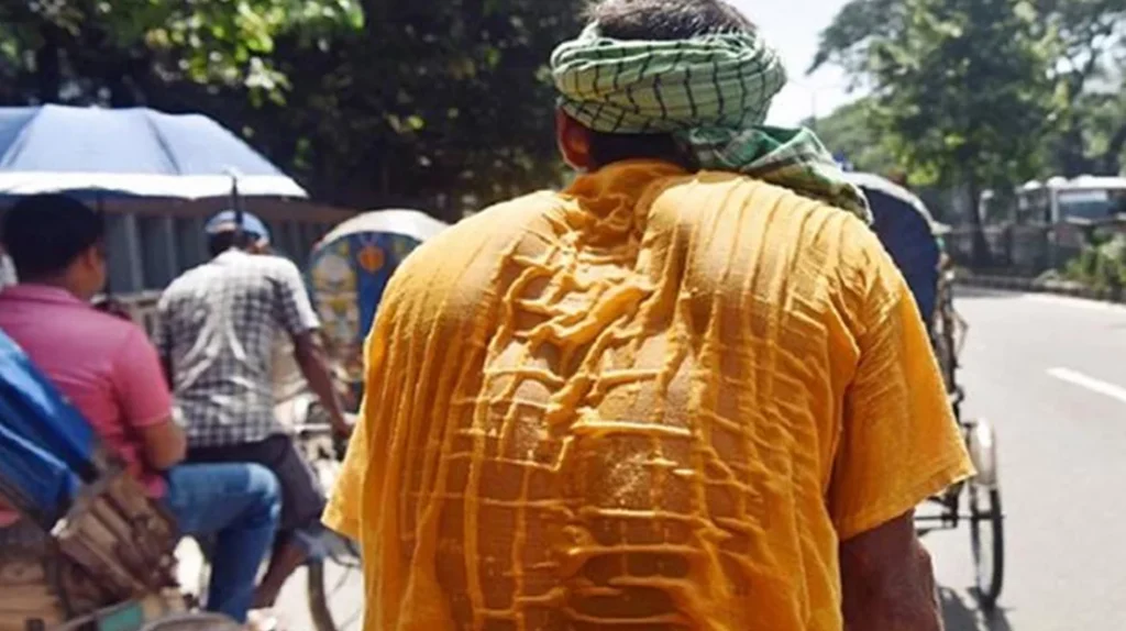 আকাশে নেই বৃষ্টির ছোঁয়া, গরমে অস্বস্তি রাজধানীতে
