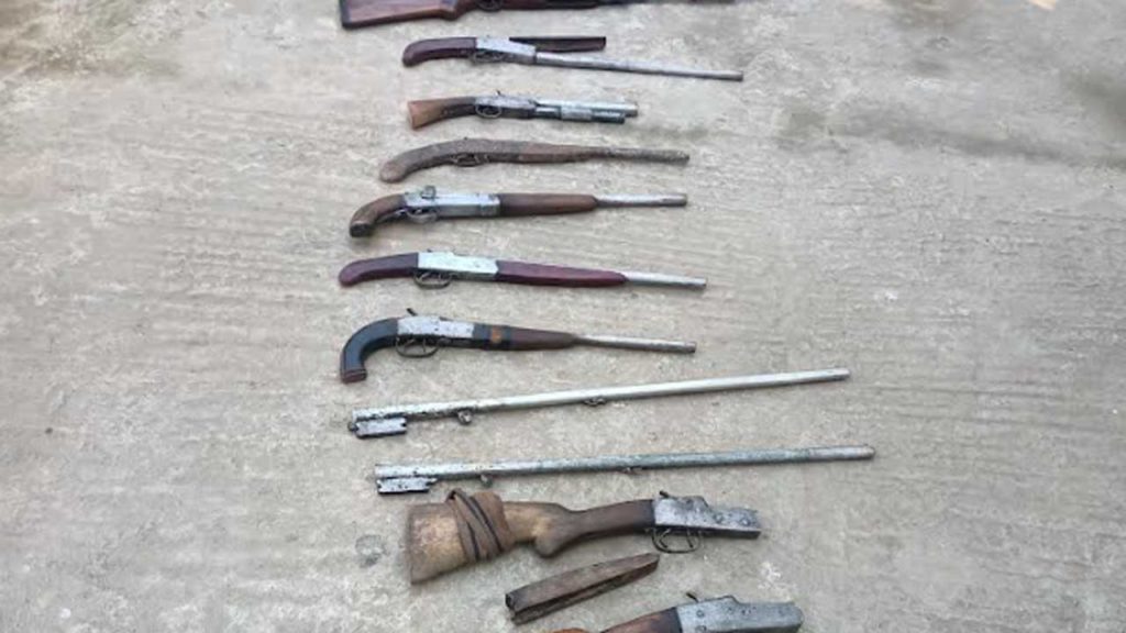 রাউজান থেকে অস্ত্র ও গোলাবারুদ উদ্ধার, দুইজন আটক