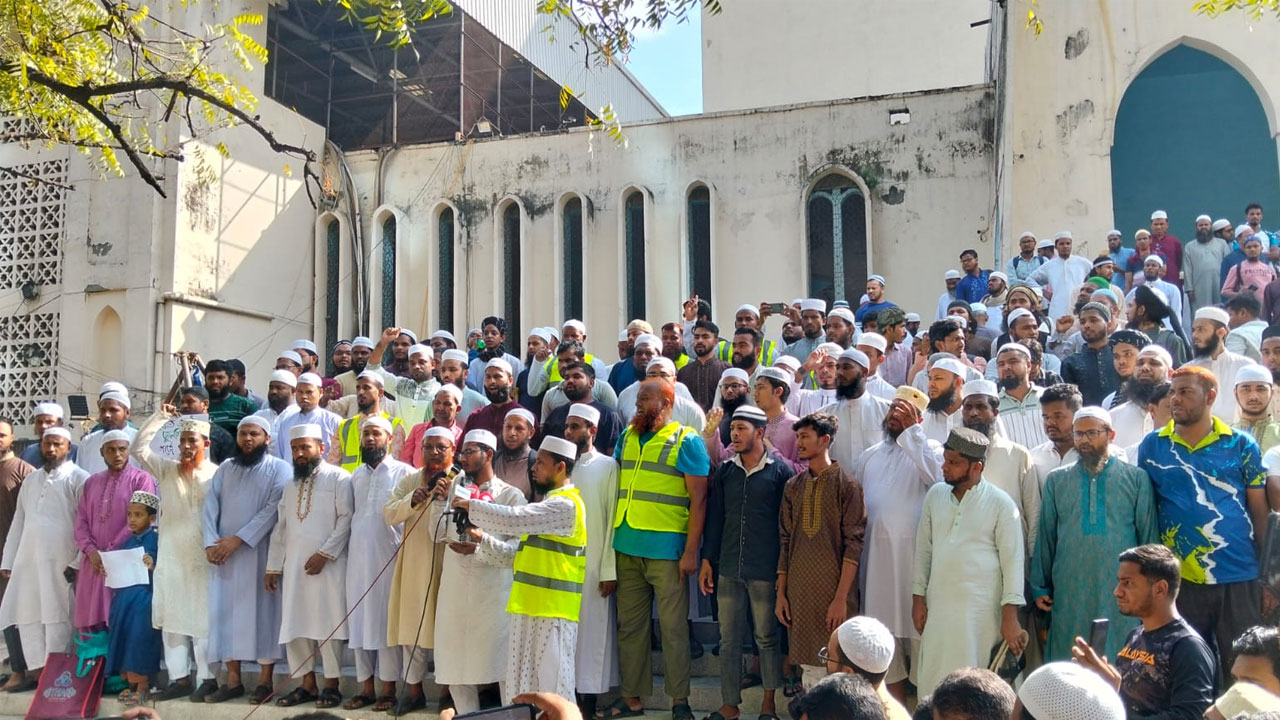 ইসকন নিষিদ্ধের দাবিতে বায়তুল মোকাররমে বিক্ষোভ