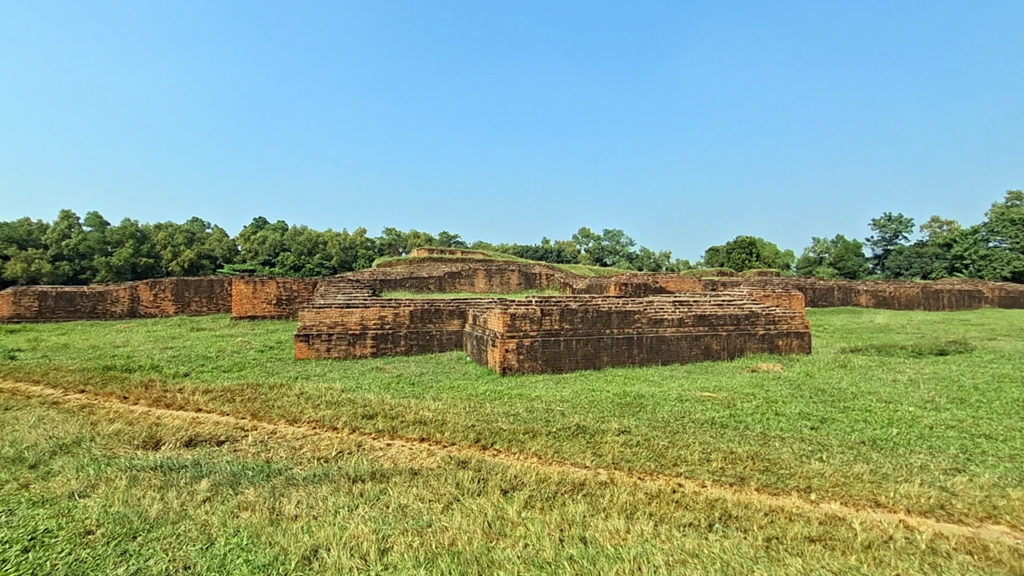রাণী ময়নামতির প্রাসাদ: অবহেলায় হারিয়ে যাচ্ছে প্রাচীন সমতটের ঐতিহাসিক নিদর্শন