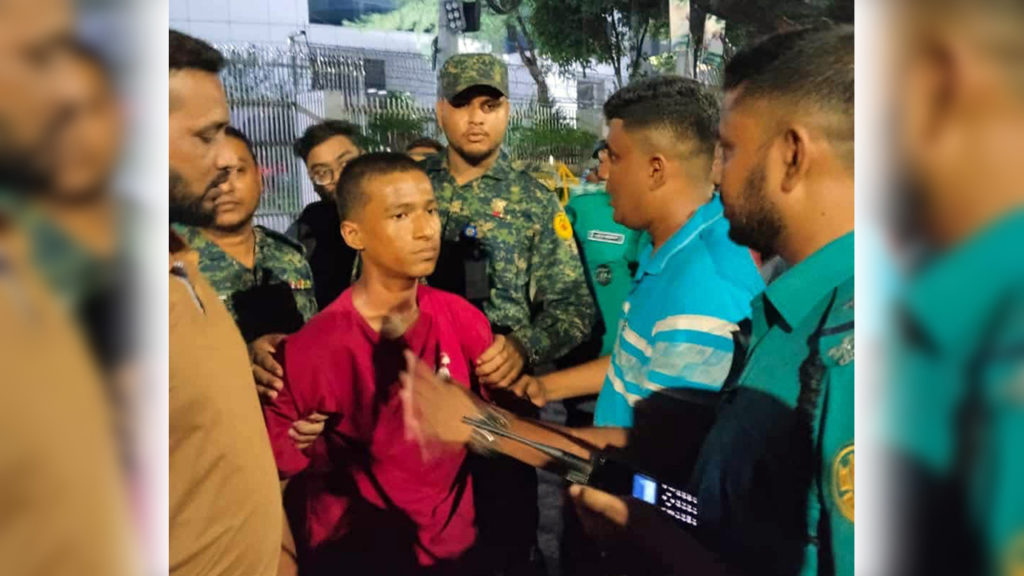 রাজধানীতে নির্বাচন কমিশনের সামনে ককটেল বিস্ফোরণ, এক যুবক আটক