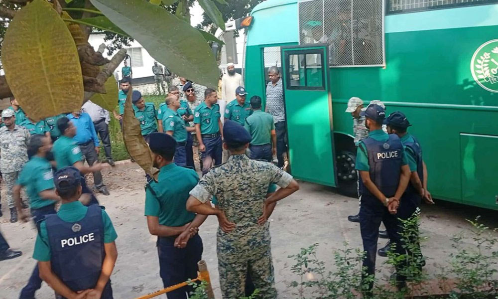 আন্তর্জাতিক অপরাধ ট্রাইব্যুনাল-১ এ ১৫ সেনা কর্মকর্তাকে গ্রেপ্তার ও কারাগারে পাঠানোর নির্দেশ