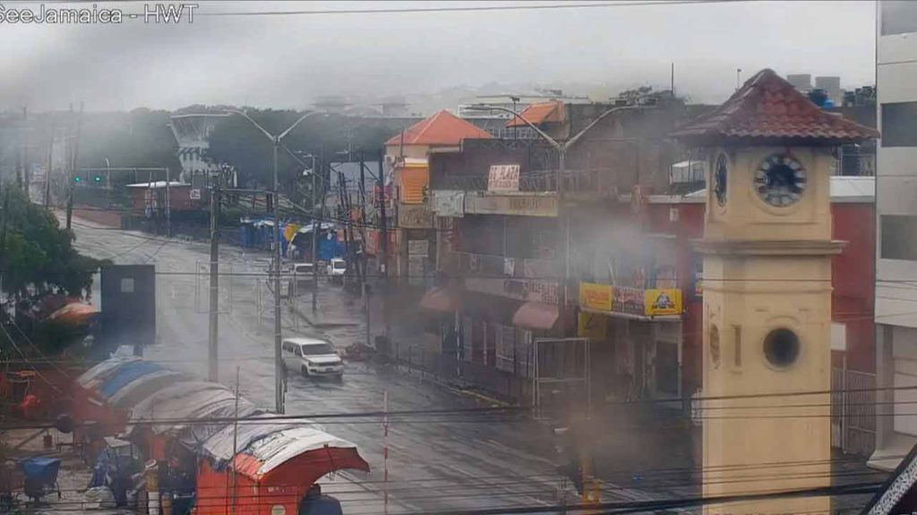 ক্যারিবীয় অঞ্চলে তাণ্ডব চালাচ্ছে হারিকেন মেলিসা, কিউবার পথে ধেয়ে যাচ্ছে ঝড়টি