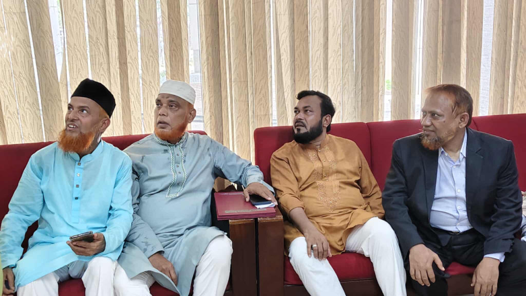 নভেম্বরে গণভোটসহ ৫ দফা দাবি আদায়ে জামায়াতের স্মারকলিপি প্রদান