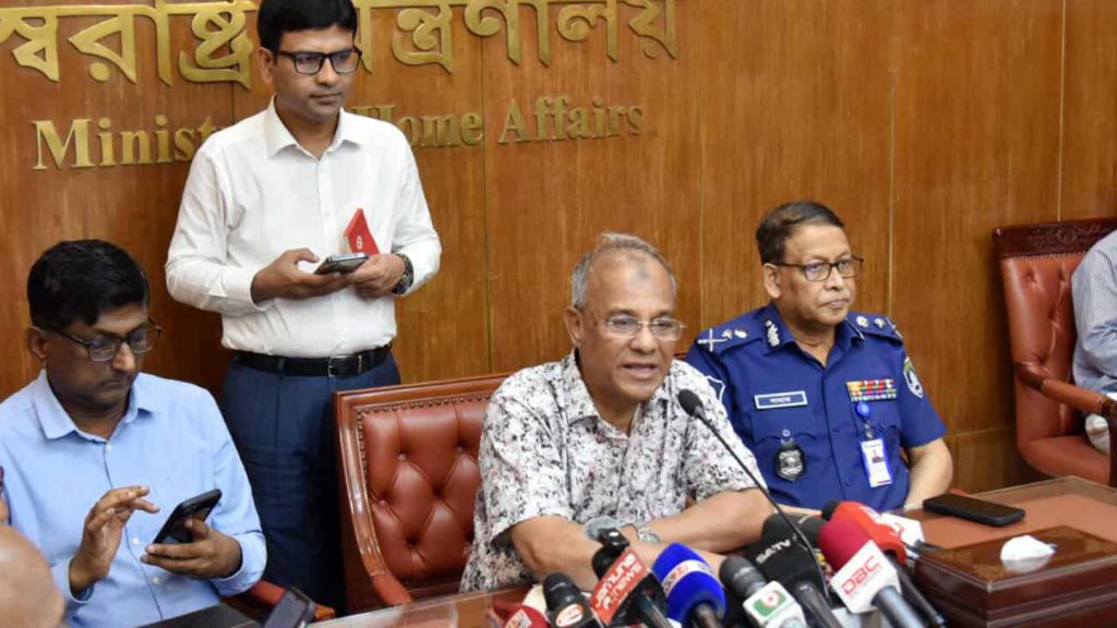 আগামী সপ্তাহেই চালু হচ্ছে ই-গেট: প্রবাসীদের জন্য পাসপোর্ট ফি কমানোর ঘোষণা