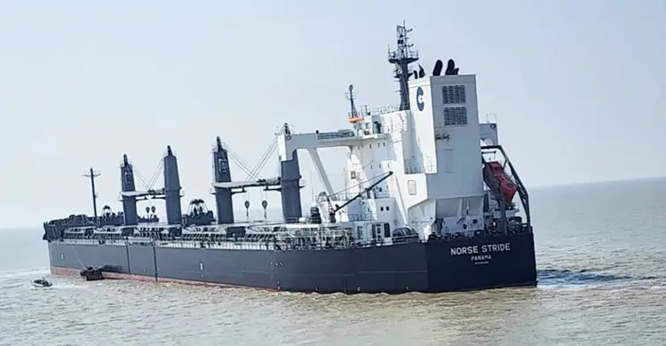 যুক্তরাষ্ট্র থেকে প্রথমবারের মতো গম আমদানি শুরু, চট্টগ্রাম বন্দরে পৌঁছেছে প্রথম চালান