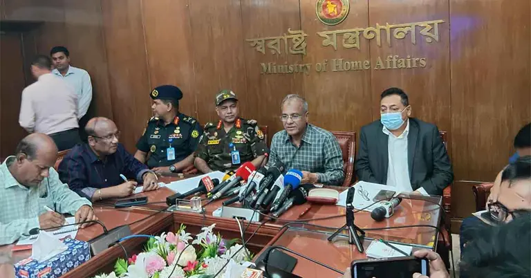 স্বরাষ্ট্র উপদেষ্টা: ১৩ নভেম্বরের জন্য শক্ত অবস্থান গ্রহণ, পেট্রোলিং ও নিরাপত্তা ব্যবস্থা বাড়ানো হয়েছে