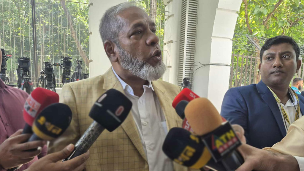 “শেখ হাসিনা খালাস পেলে খুশি হতাম” শেখ হাসিনার মামলায় রাষ্ট্রনিযুক্ত আইনজীবী আমির হোসেনের বক্তব্য